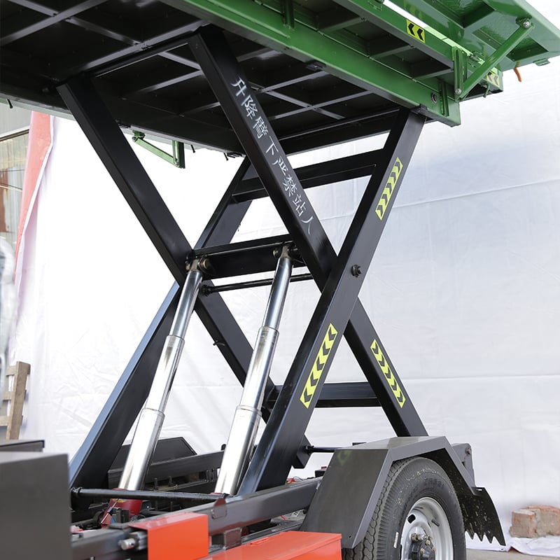 Four-wheel lift dump truck